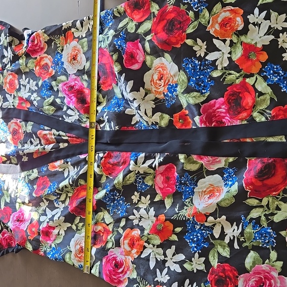 Oscar de la Renta Pink Label Floral Robe Size Medium. - Picture 7 of 10